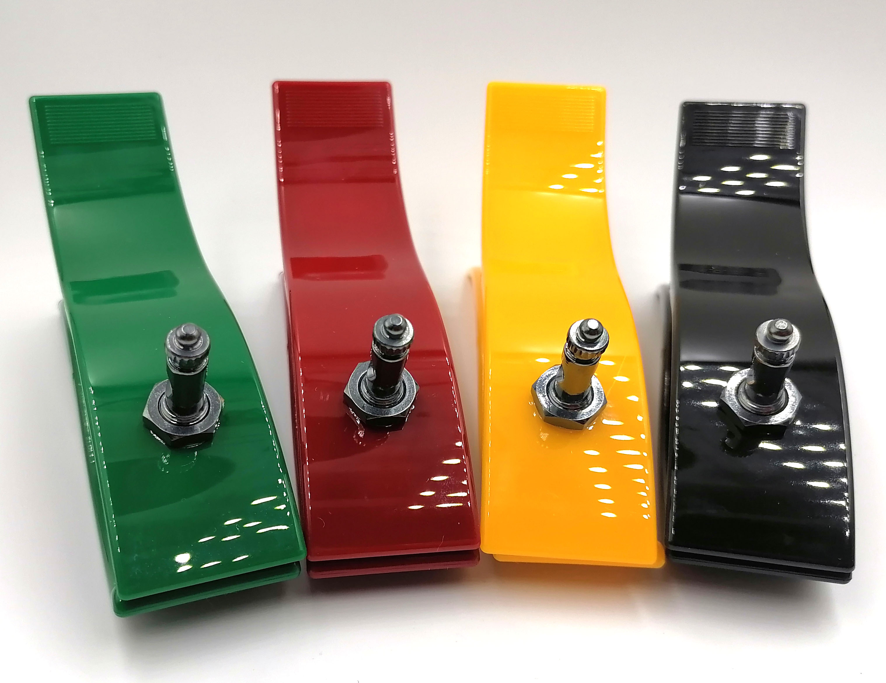 Электроды клипсы ЭКГ конечностные многоразовые для взрослых (Ag/AgCl) комплект 4шт, покрытие «серебро-хлорид серебра», с винтом и зажимом, длина 130мм